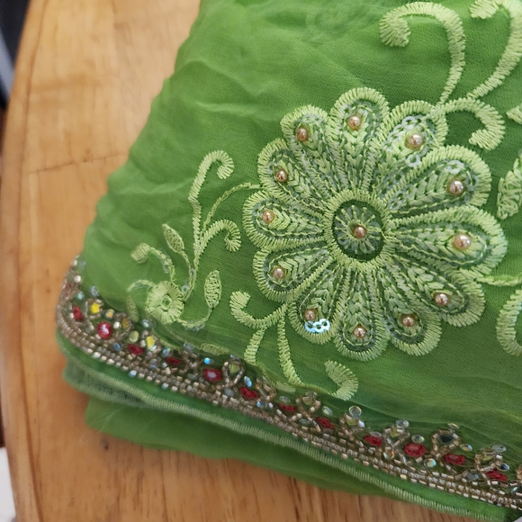 Embroidered Green Traditional Indian Saree - Picture 5 of 9